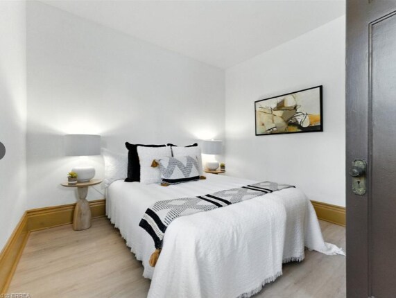 Photo - 39 Allenby Av