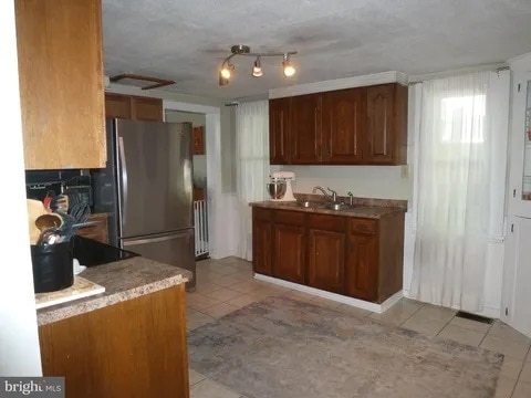 Photo - 83 W Main St