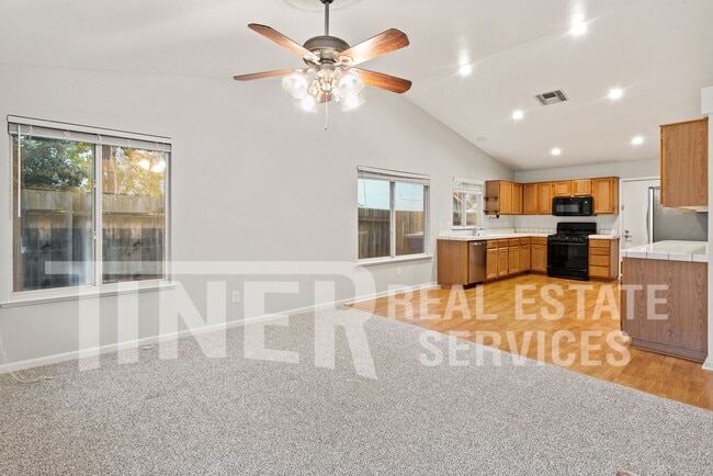 Photo - 134 John Henry Cir