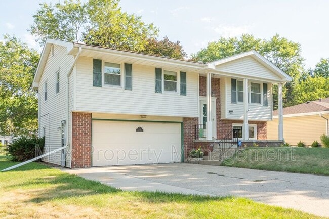 Building Photo - 5315 Merced St