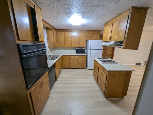 186 E 700 N Unidad 186 E 700 N upstairs