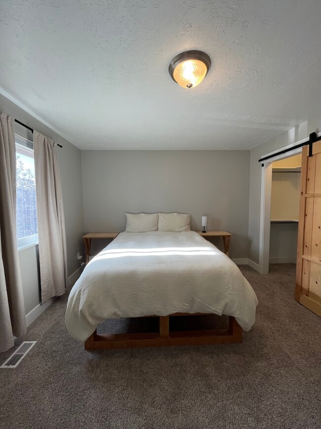 Photo - 2122 Colonial Ln Unit Upstairs