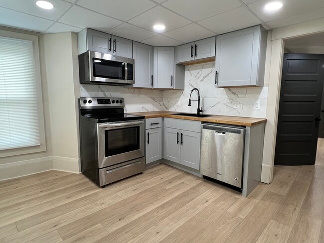 Building Photo - 651 Wooster Rd W Unit 2