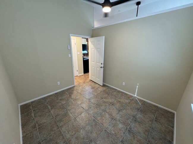 Photo - 1010 Rockmoor