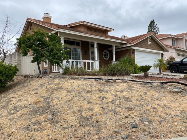 Building Photo - Beautiful home with fenced in backyard!