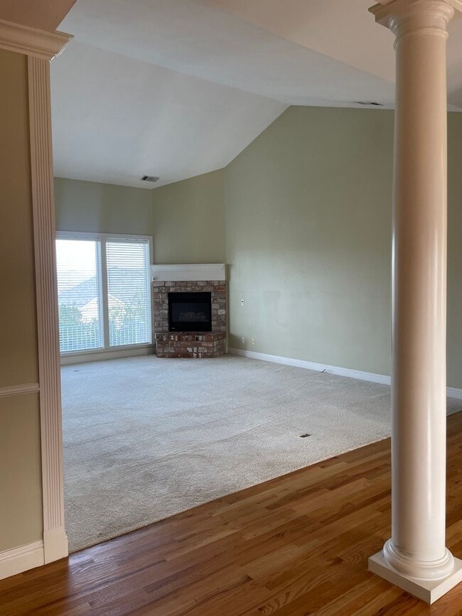 Photo - Luxury Living in The Knolls
