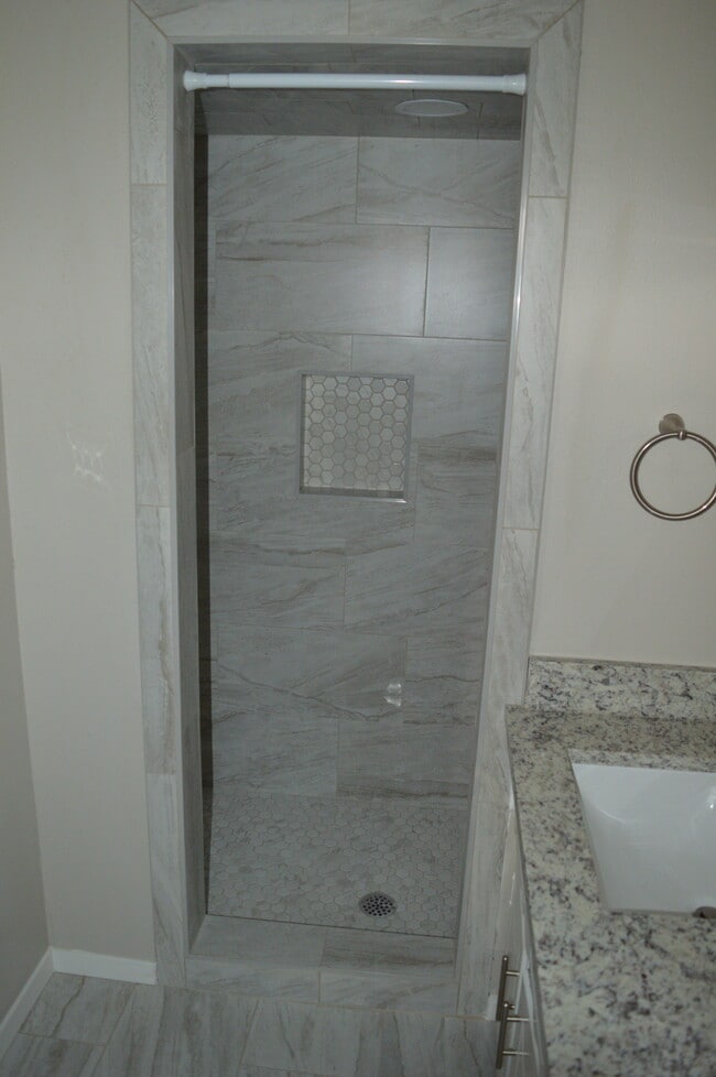 Ducha nueva - 544 Willowood Ln