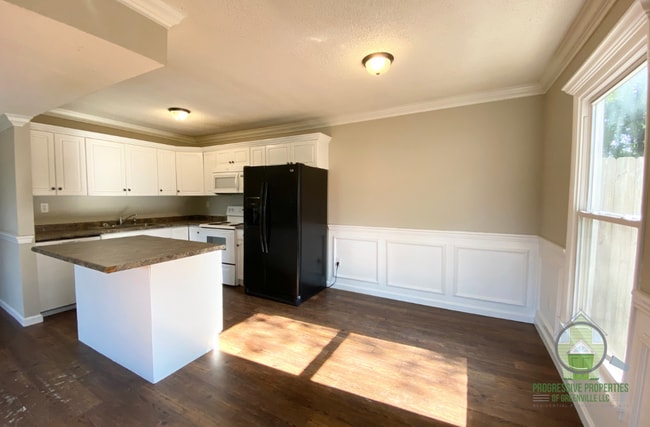 Photo - 105 Osmond Dr