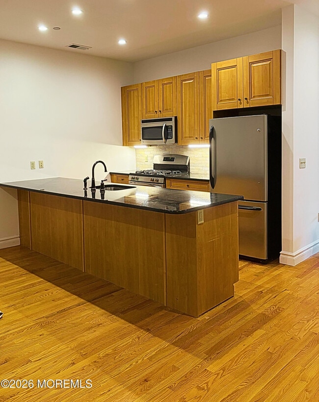 8 E Front St Unit 303