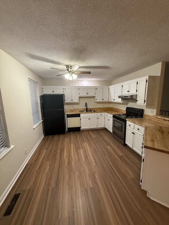 Photo - 821 Hillmore Dr