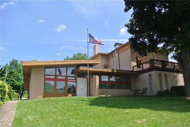 Photo - 777 W Market St Unit R2