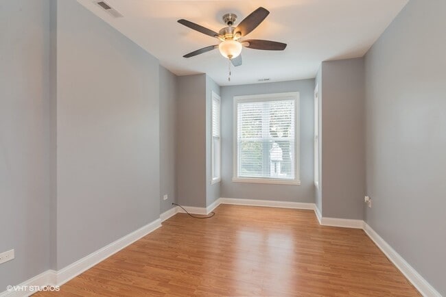 Photo - 2321 N Sawyer Ave Unidad 2
