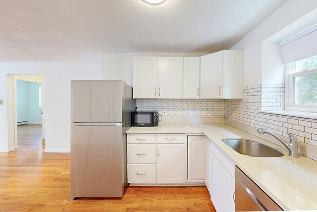 Photo - 104 Trowbridge St Unit 4