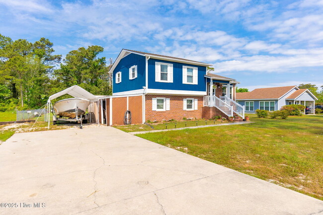 Photo - 213 9 Mile Rd