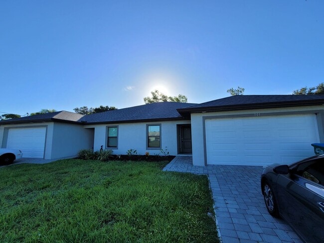 Building Photo - Duplex for rent Rental