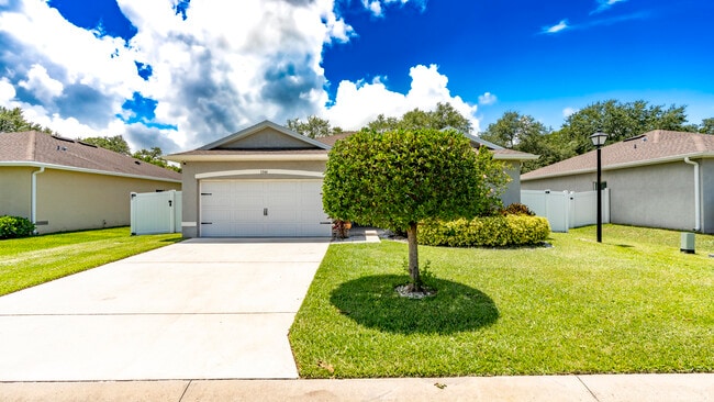 5344 Oakland Lake Cir