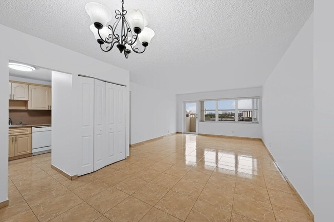 Photo - 401 Golden Isles Dr Unidad 1014