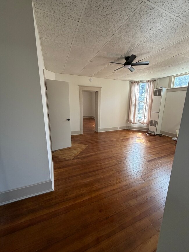 Photo - 401 E Broad St Unit 1