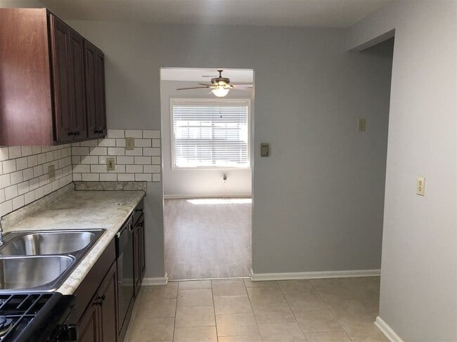 Kitchen - 3522 Stuart Rd Unit F