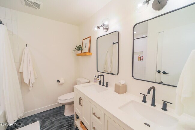 Photo - 1224 E Alameda Dr