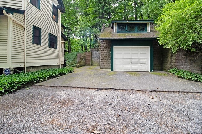Building Photo - 90 Indian Trl Ave Rental