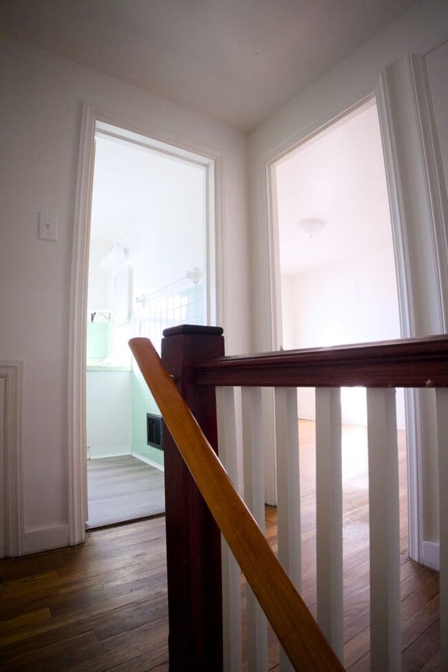 Photo - Cute & Cozy Interior Rowhome