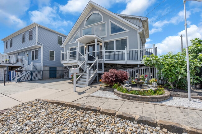 Photo - 117 Harding Ave