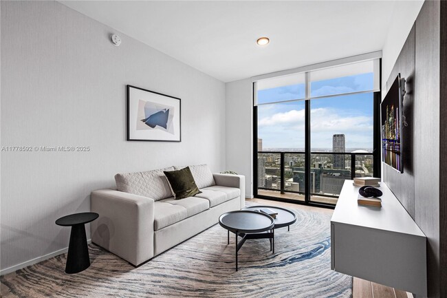 Building Photo - 398 NE 5th St Unit 3419 Rental