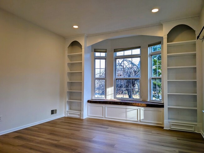 Photo - 111 Harvard Cir