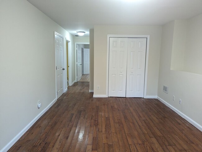 Photo - 33 Hallock St