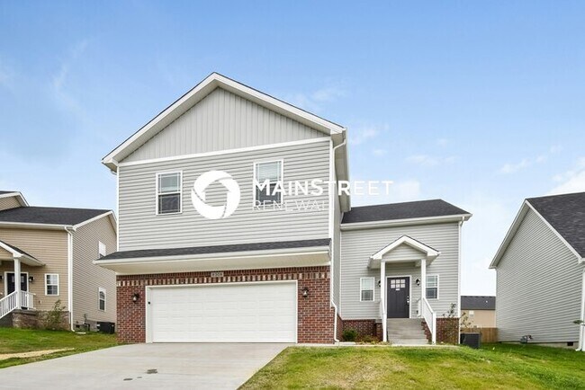 Building Photo - 4 Bedroom Pet-Friendly Home in Louisville, KY with Main Street Renewal