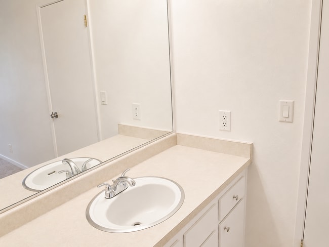 Photo - Woodlake Apartments
