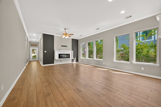 Photo - 381 Andes Dr