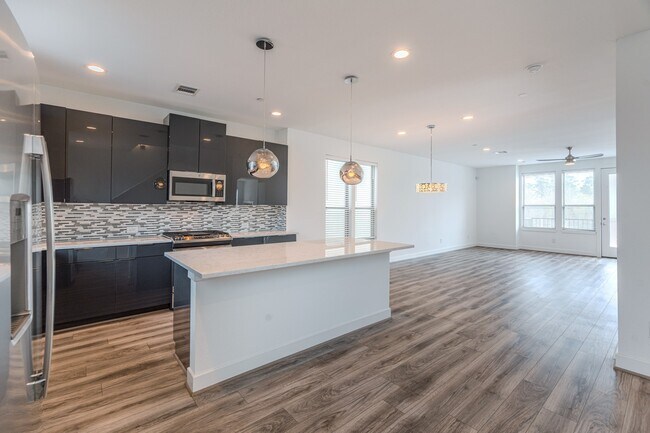 Photo - 18736 Centro Main St