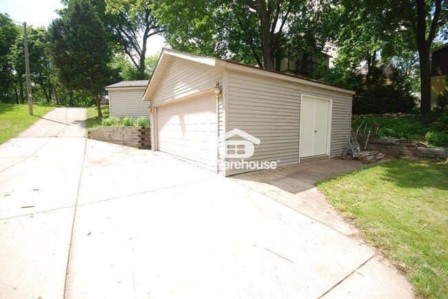 Photo - 2310 N Lake Dr