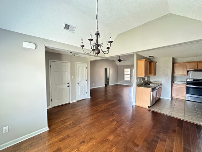 SHOWSTOPPER! 3BR/2BA in Cordova | Vaulted Ceilings & Soaking Tub | Fenced Yard