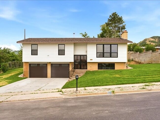 Building Photo - BOUNTIFUL New Remodeled 4 bed 3 bath home