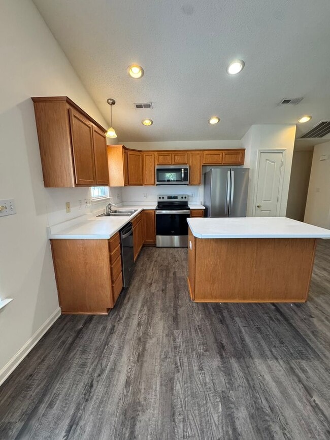 Photo - 132 Springwood Ln