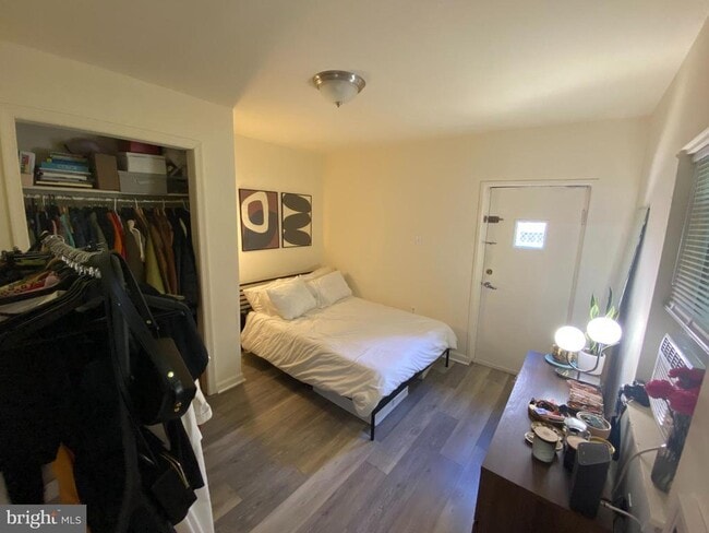 Photo - 1735 Bainbridge St Unidad 1R