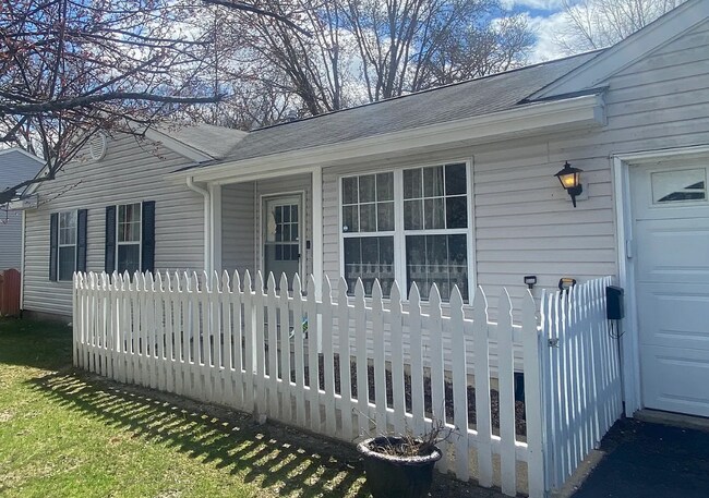 Building Photo - 821 Dartmouth Dr Rental