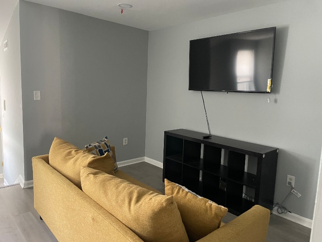 Photo - 1031 W Baltimore St Unit D