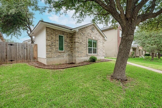 922 Thackeray Ln