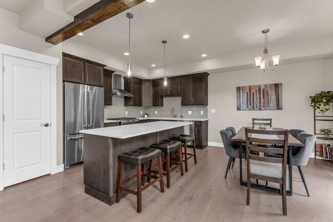 8117 Courtyard Loop