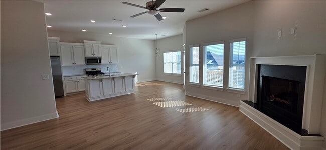 Photo - 921 Round Top St