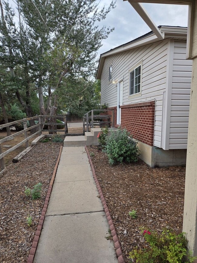 Building Photo - 710 W Cleveland Cir