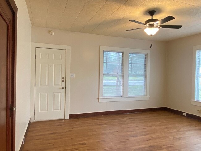 Photo - CUTE 2 BEDROOM