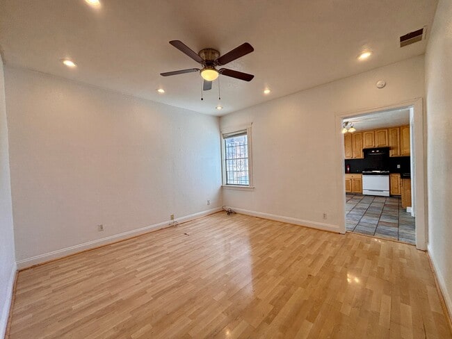 Photo - 1941 Chestnut St