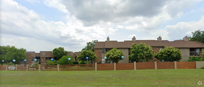 Building Photo - 653 TX-337 Loop Rental