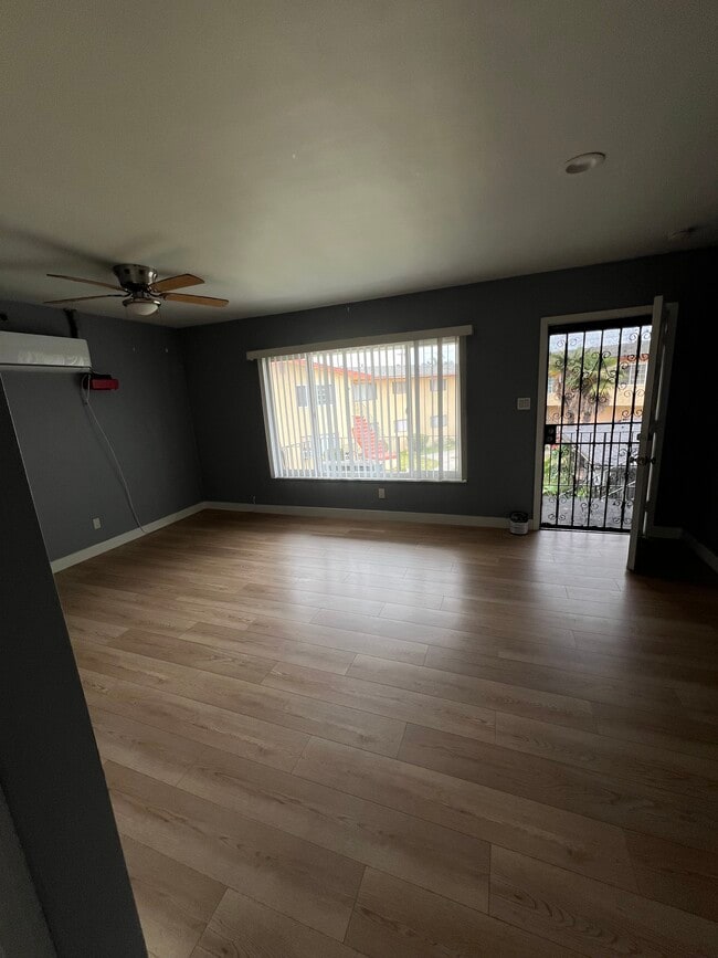 Living Room & Dinning Room - 6906 Marbrisa Ave Apartamentos Unidad C