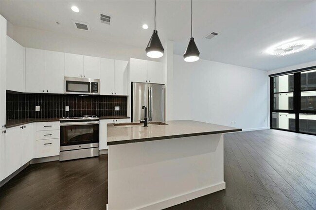 Photo - 800 Embassy Dr Unit 411